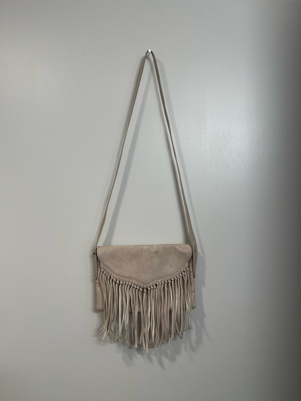 Women’s Fringe Crossbody Bag Beige Faux Leather Boho Purse Zipper Snap 10”x 7”